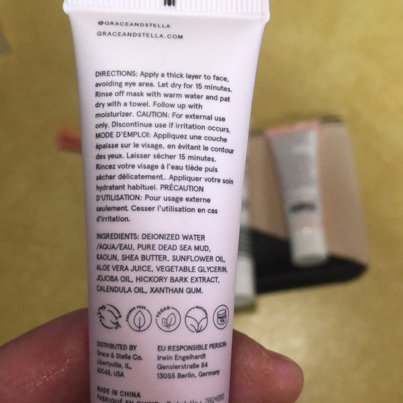 3 Piece Mask Bundle w/Makeup Bag - Picture 4 of 12